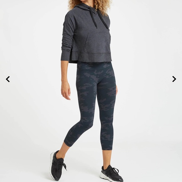 SPANX Pants - Spanx Sage Camo Cropped Seamless Leggings